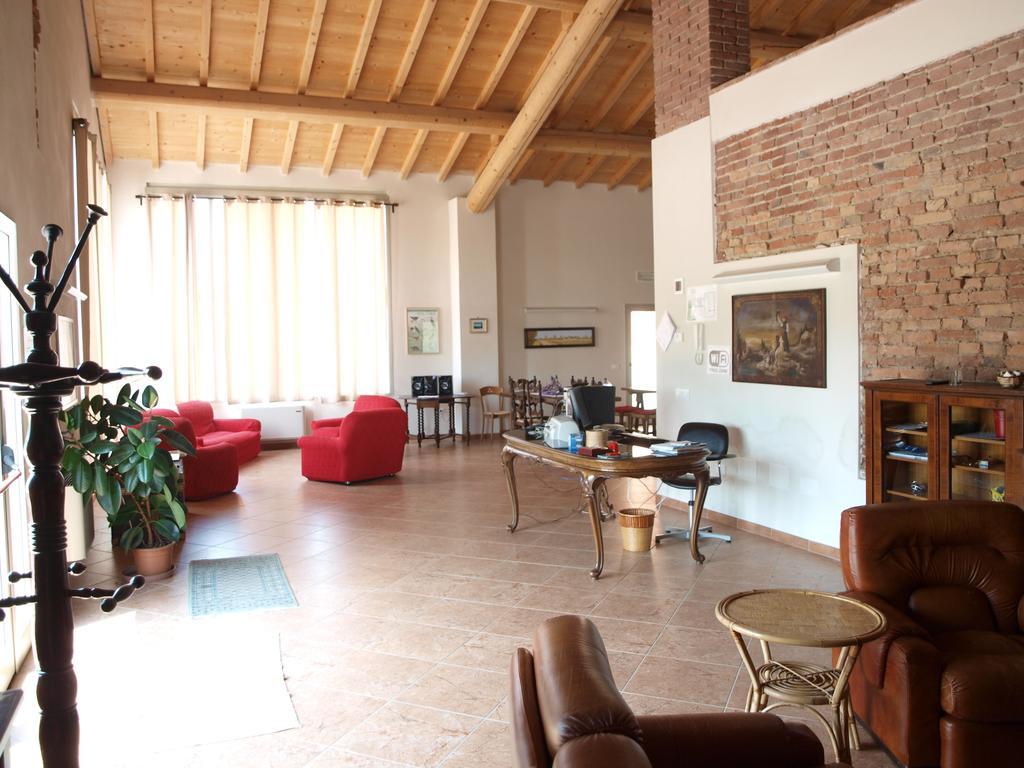 La Cascina Del Sole Hostel Rivarolo del Re ed Uniti Bagian luar foto