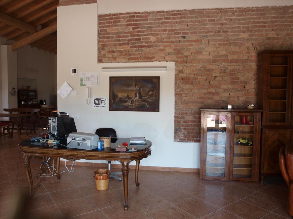 La Cascina Del Sole Hostel Rivarolo del Re ed Uniti Bagian luar foto