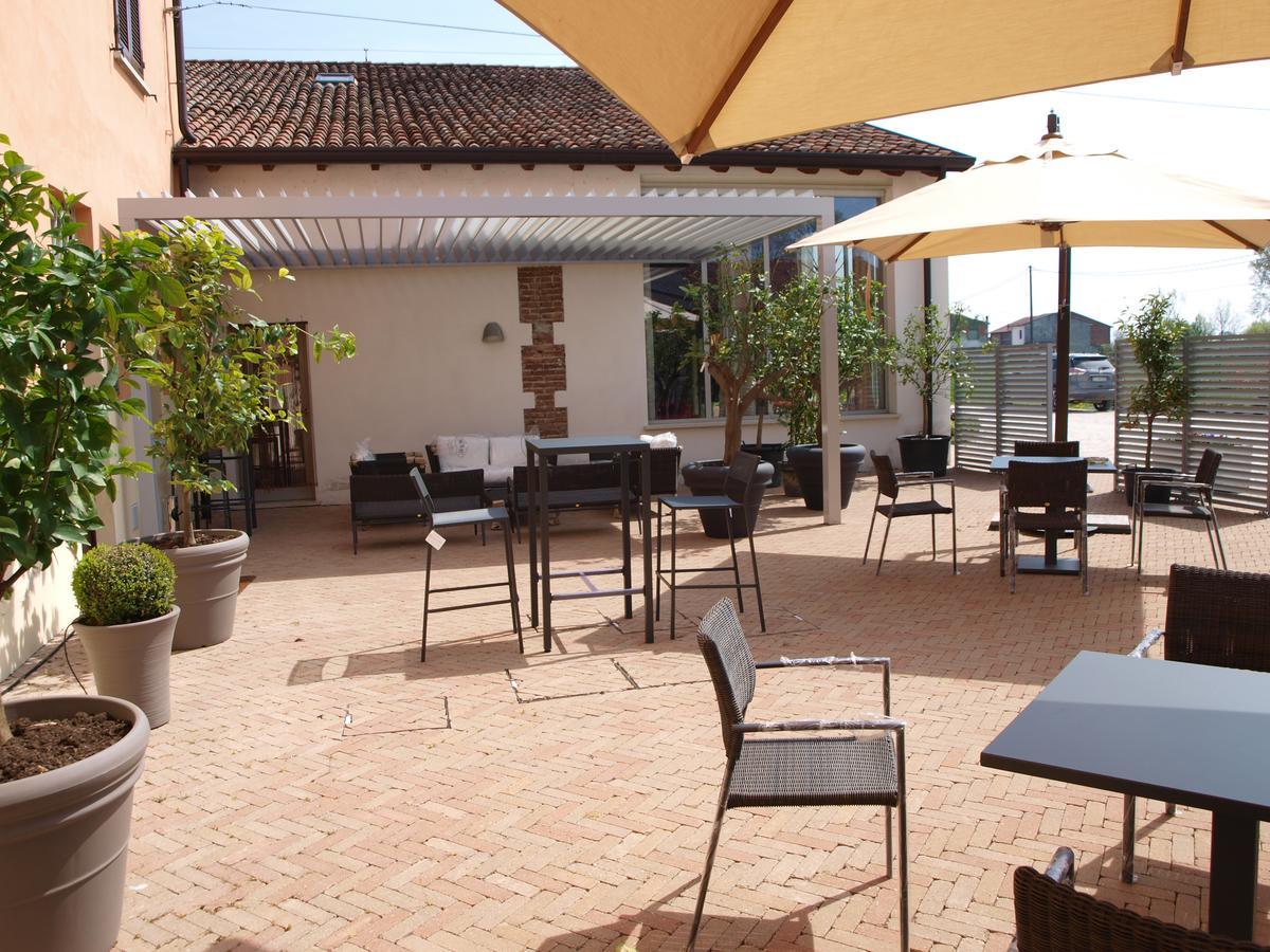 La Cascina Del Sole Hostel Rivarolo del Re ed Uniti Bagian luar foto