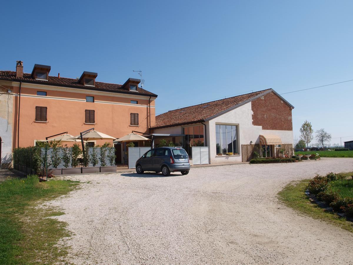 La Cascina Del Sole Hostel Rivarolo del Re ed Uniti Bagian luar foto