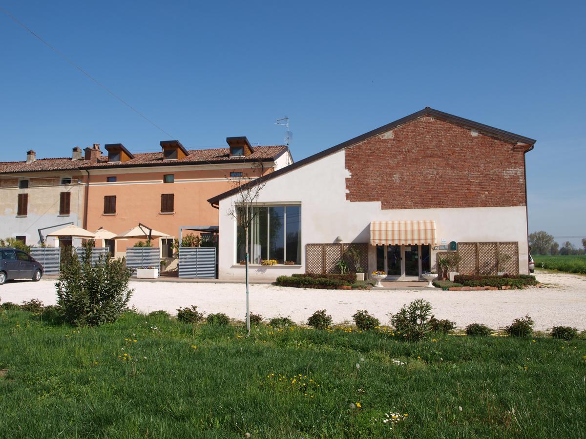 La Cascina Del Sole Hostel Rivarolo del Re ed Uniti Bagian luar foto