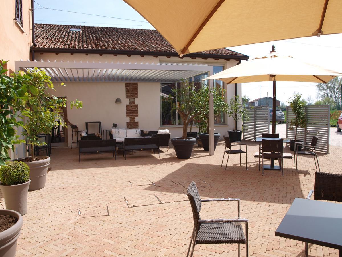 La Cascina Del Sole Hostel Rivarolo del Re ed Uniti Bagian luar foto
