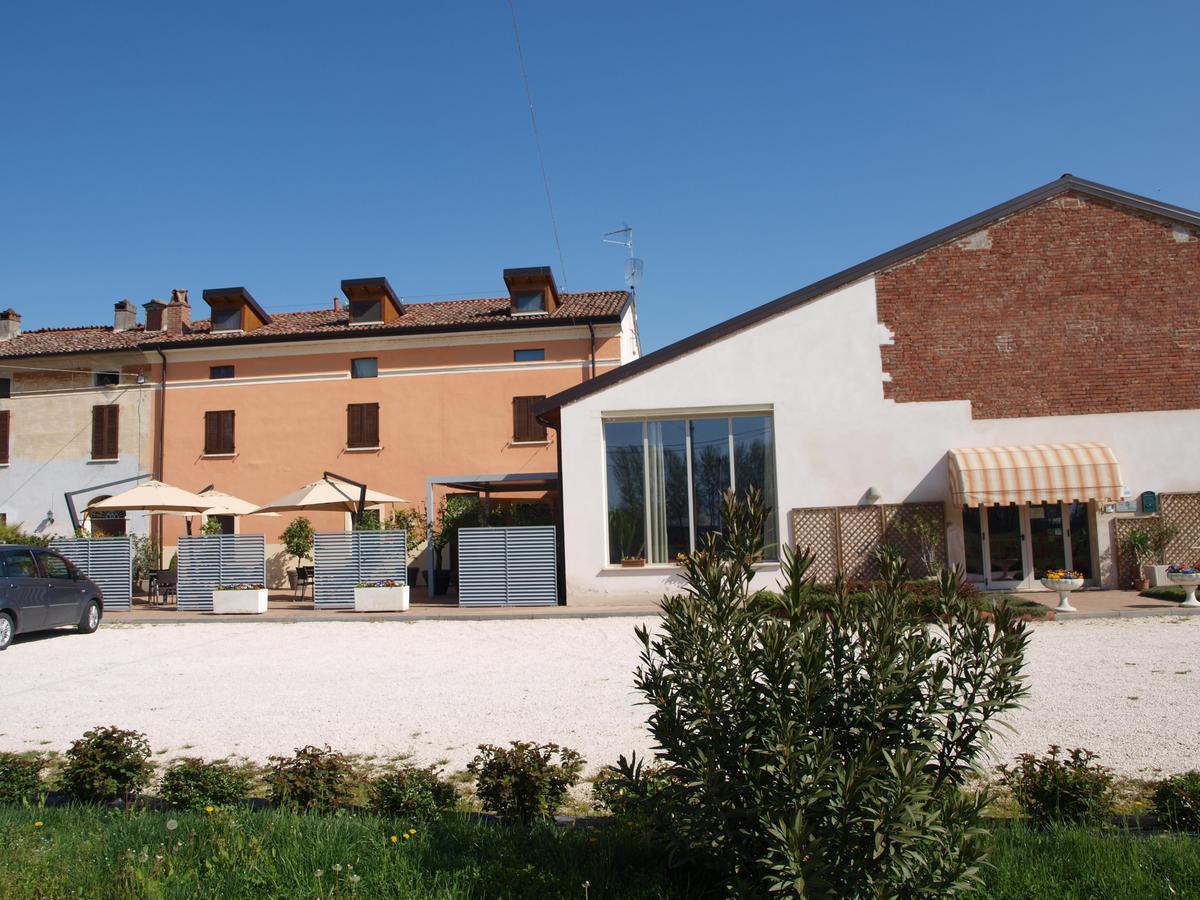 La Cascina Del Sole Hostel Rivarolo del Re ed Uniti Bagian luar foto