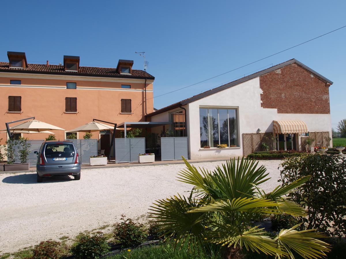 La Cascina Del Sole Hostel Rivarolo del Re ed Uniti Bagian luar foto