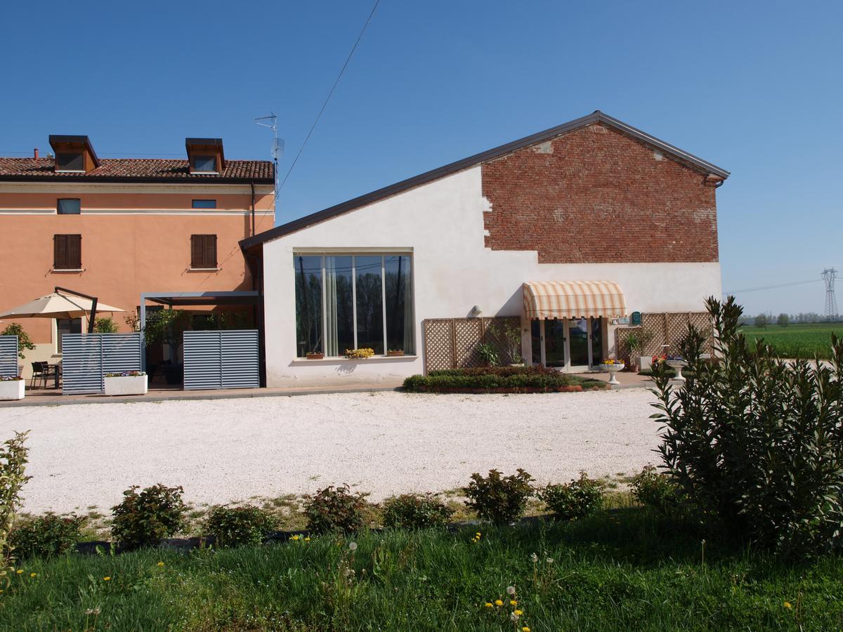 La Cascina Del Sole Hostel Rivarolo del Re ed Uniti Bagian luar foto