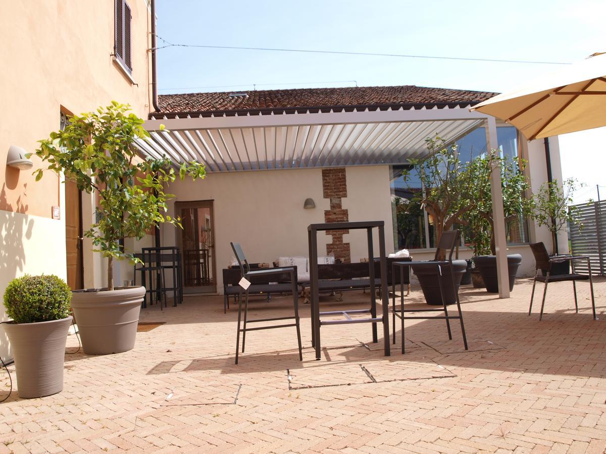 La Cascina Del Sole Hostel Rivarolo del Re ed Uniti Bagian luar foto