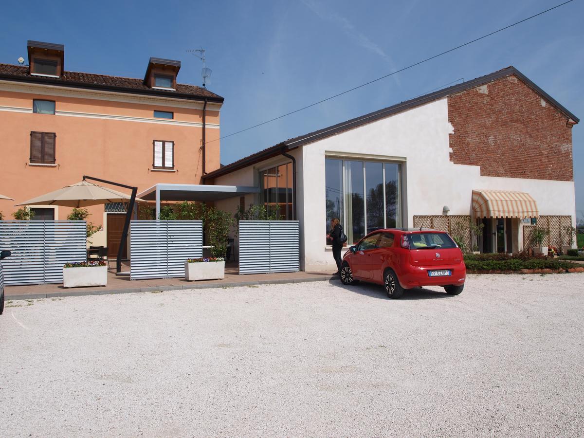 La Cascina Del Sole Hostel Rivarolo del Re ed Uniti Bagian luar foto