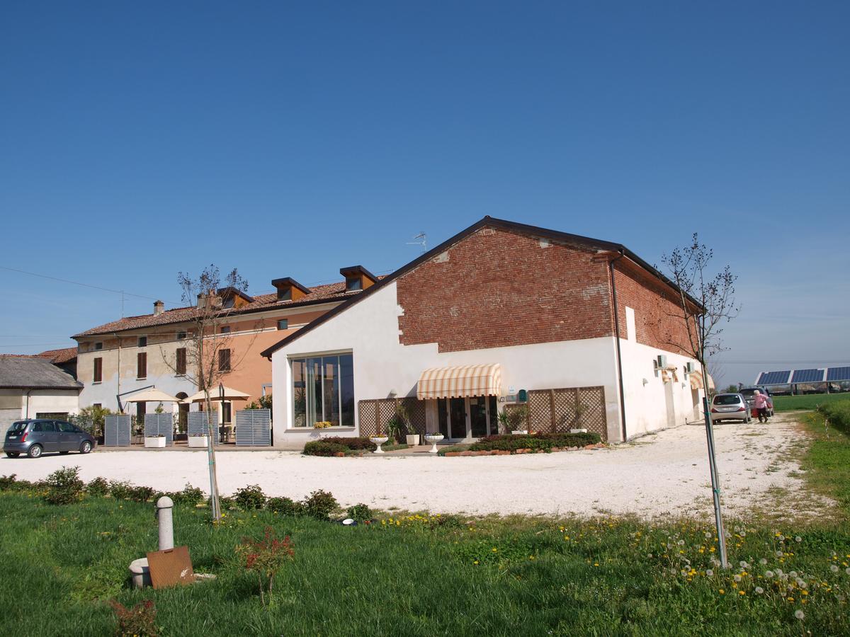 La Cascina Del Sole Hostel Rivarolo del Re ed Uniti Bagian luar foto