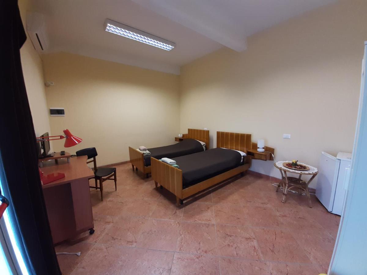 La Cascina Del Sole Hostel Rivarolo del Re ed Uniti Bagian luar foto
